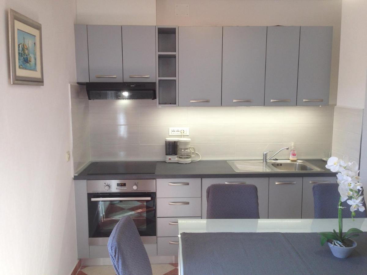 Nilda 2 Apartment Funtana Ngoại thất bức ảnh
