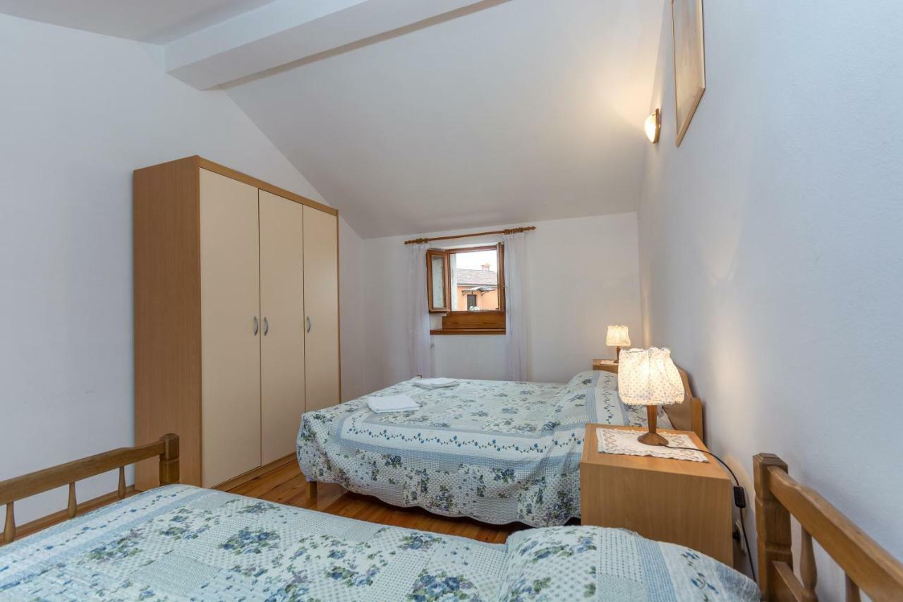 Nilda 2 Apartment Funtana Ngoại thất bức ảnh