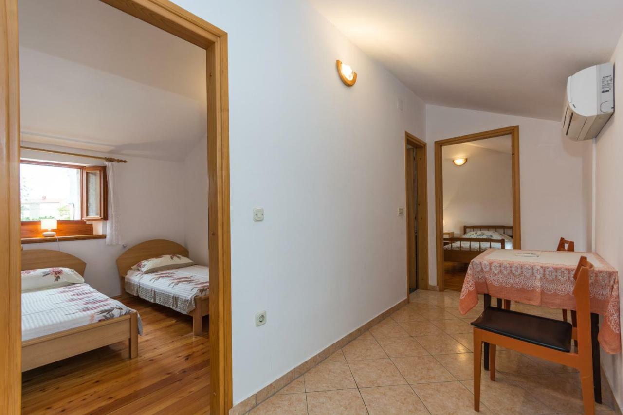 Nilda 2 Apartment Funtana Ngoại thất bức ảnh
