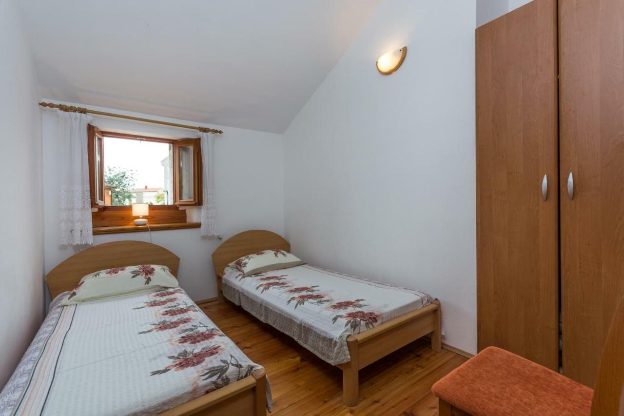 Nilda 2 Apartment Funtana Ngoại thất bức ảnh